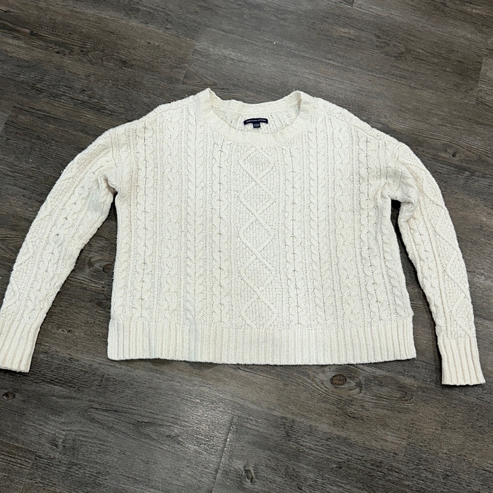 Women’s Cream American Eagle Sweater size medium